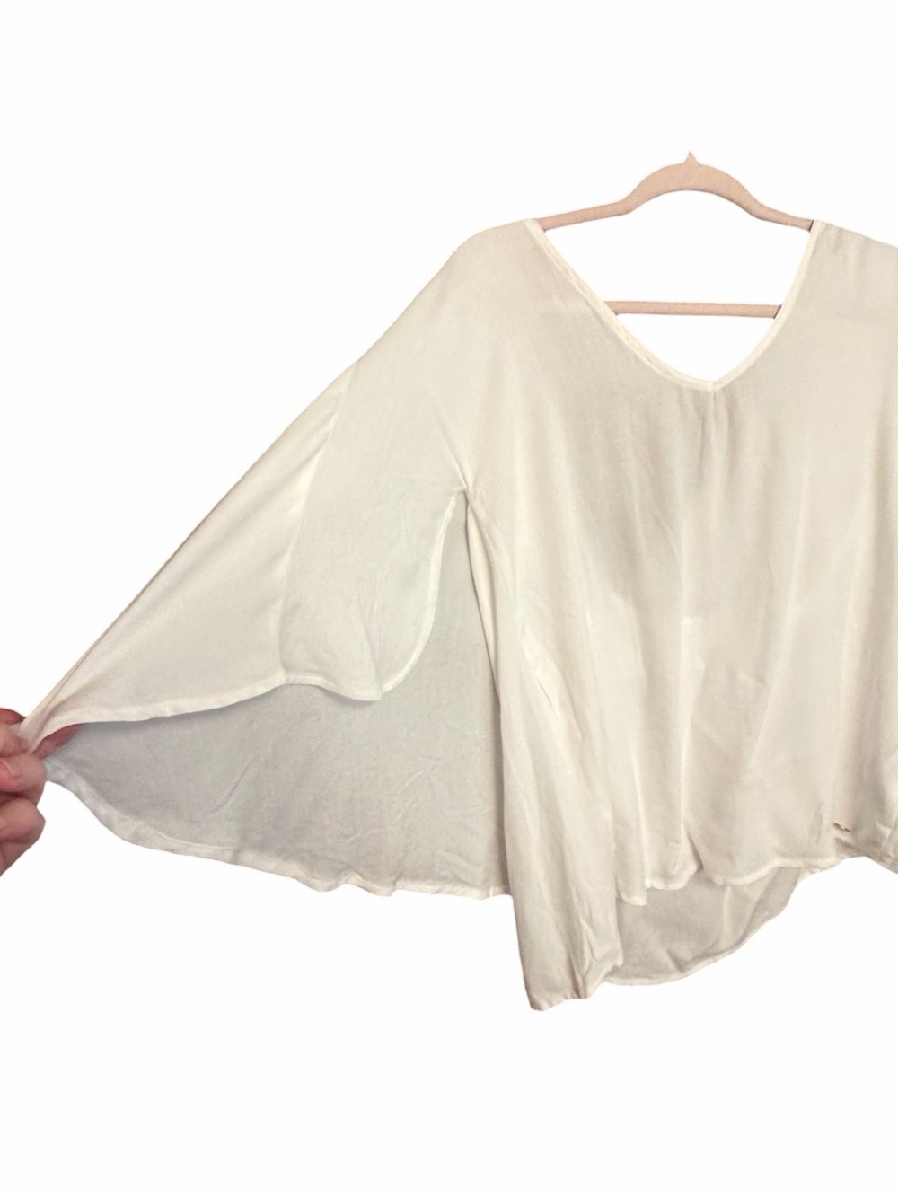 Guess Ladies white cape sleeve popover blouse - Size Large-NWT - Picture 8 of 11